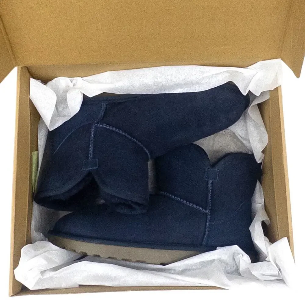 Sheepskin Leather Shearling Lined Short Winter Boots Navy Blue Women's Size 6